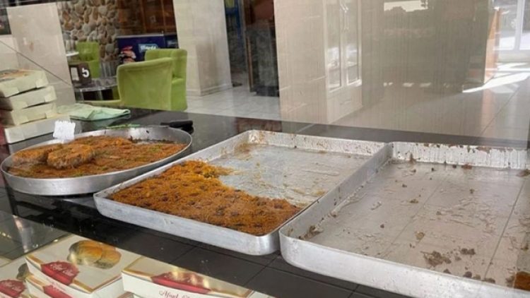 Bu da oldu! Bayat tatlı satışları başladı