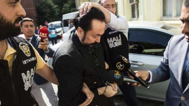 Adnan Oktar’ın avukatlarına operasyon