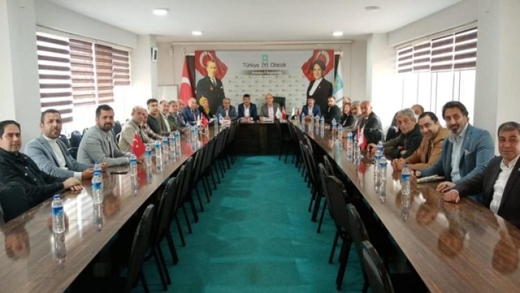 AK Parti’den istifa eden 412 kişi İYİ Parti’ye geçti