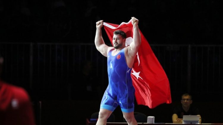 Rıza Kayaalp 11. kez Avrupa şampiyonu