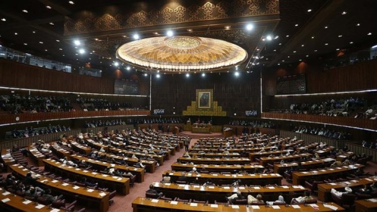 Pakistan’da parlamento feshedildi, erken seçim yapılacak