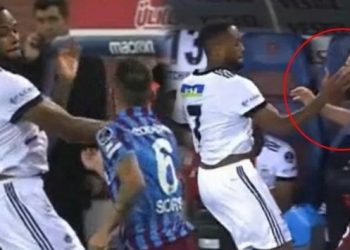 Trabzonspor-Beşiktaş maçında ortalık karıştı! Tokat ve kırmızı kart…