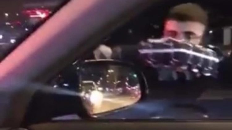 Bebekli aracın aynasını kıran sürücü gözaltında