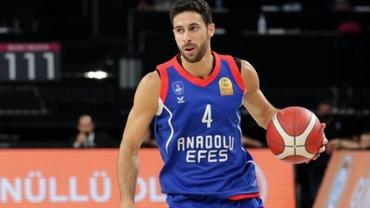 Anadolu Efes’in kaptanı sezonu kapattı