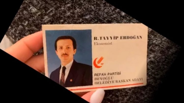 Erdoğan’ın arşivinden çıkan kartvizit sosyal medyada gündem oldu
