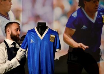 Maradona’nın kızına göre satışa çıkan forma farklı