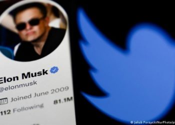 Elon Musk, Twitter’ı satın aldı