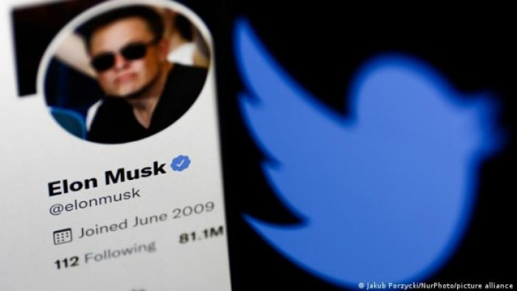 Elon Musk, Twitter’ı satın aldı