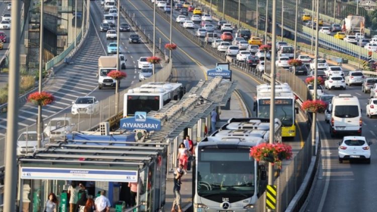 ‘Yap-işlet-devret’ modeliyle yapılan projeler hariç otoyollar ve köprüler bayramda ücretsiz