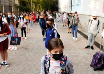 Bakan Koca: Okullarda maske mecburiyeti kalktı
