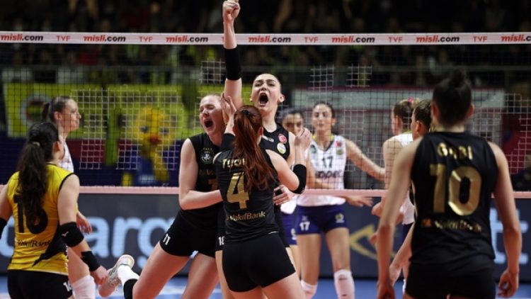 Misli.com Sultanlar Ligi’nde şampiyonluk son maça taşındı