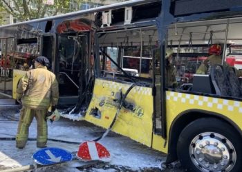 Tramvayla İETT otobüsü kaza yaptı: 6 kişi yaralandı