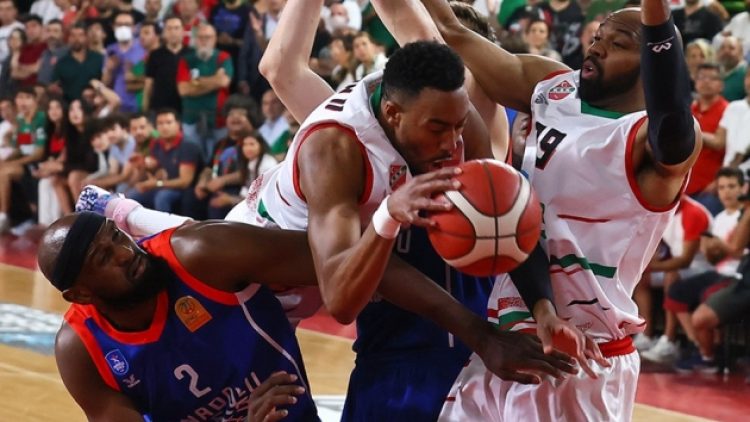 Pınar Karşıyaka, Anadolu Efes’i devirdi seriyi eşitledi