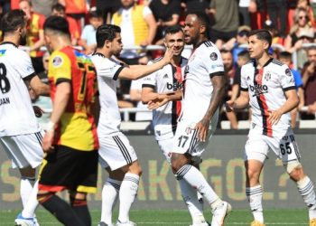 Göztepe Beşiktaş maçında kartlar havada uçuştu!