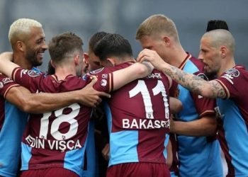 Şampiyon Trabzonspor’dan taraftarına 3 puanla veda