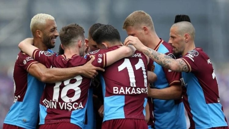 Şampiyon Trabzonspor’dan taraftarına 3 puanla veda