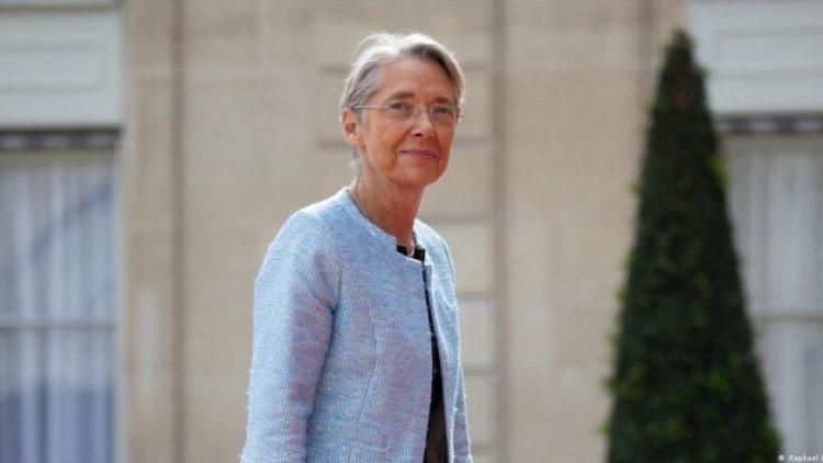 Fransa’da 30 yıl sonra ilk kadın başbakan