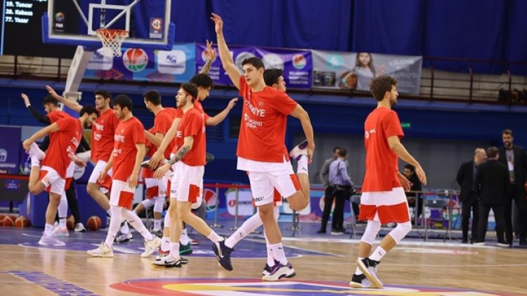 FIBA’nın Belarus kararı 12 Dev Adam’a yaradı