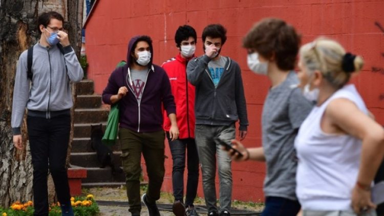 İlk defa oy kullanacak genç seçmenler anketi: CHP, AKP’ye fark attı