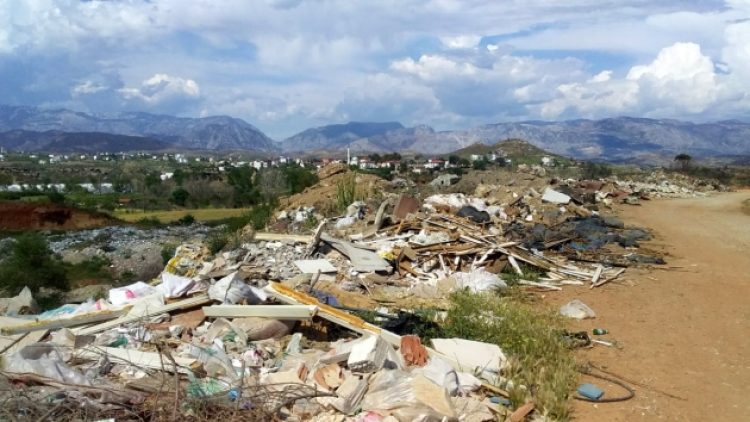 70 bin hektar yanmıştı: Manavgat’ta evlerin hafriyatı ormana döküldü