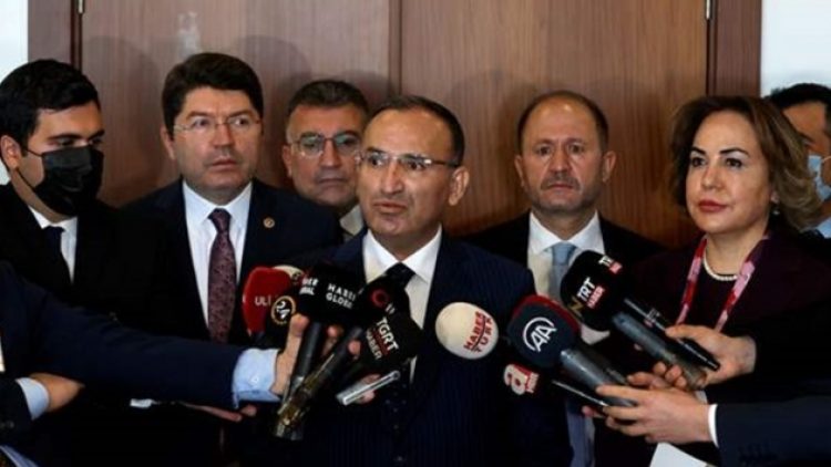 Bozdağ: Soruşturmalar içerikten, tweet’ten değil