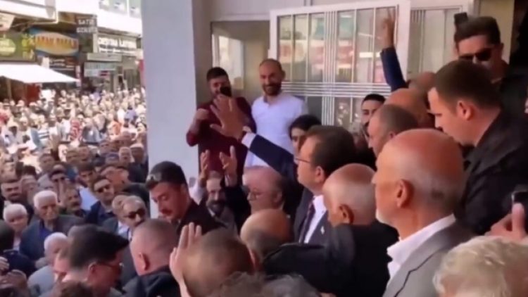 İmamoğlu’nun ‘Van hamlesi’: Herkesten önce gitti, sokağa indi, halkla yürüdü