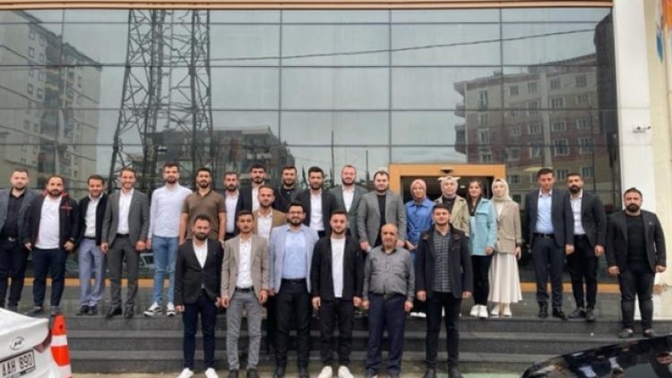 AKP Gençlik Kolları’nda ‘aç bırakıldık’ kavgası