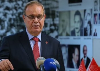 Öztrak: Milletine küfreden cumhurbaşkanına ilk kez şahit olduk