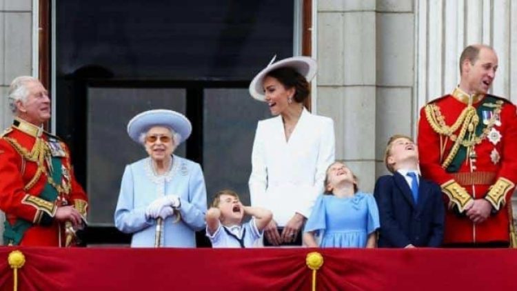 Kraliçe 2’nci Elizabeth tahtta 70’inci yılını kutluyor