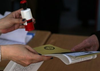 AKP’nin oyu son ankette yüzde 28’in altına düştü