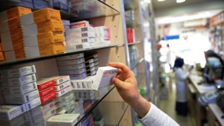 ‘Adım adım ilaç krizine giriyoruz’