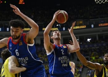 Anadolu Efes’i yenen Fenerbahçe Beko, final serisinde öne geçti