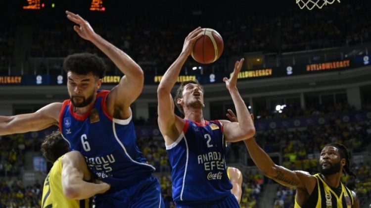 Anadolu Efes’i yenen Fenerbahçe Beko, final serisinde öne geçti