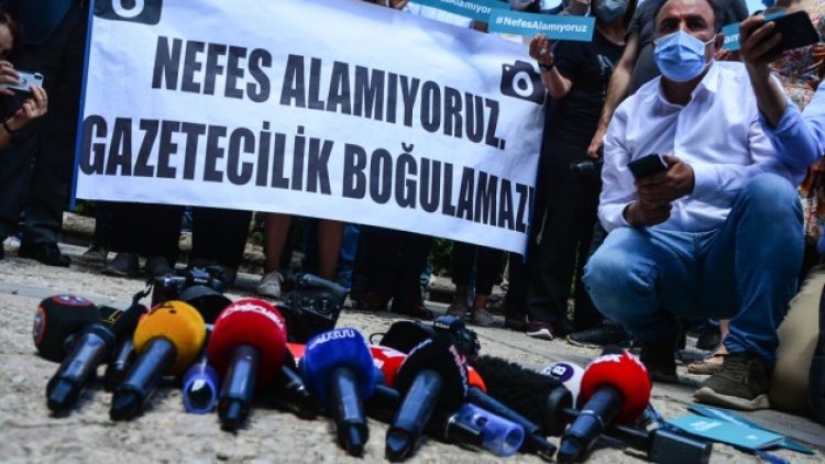 Diyarbakır’da çok sayıda gazeteci gözaltına alındı