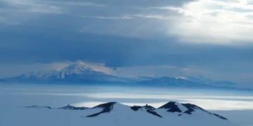 Antarktika’da taze yağan karda ilk kez mikroplastik tespit edildi