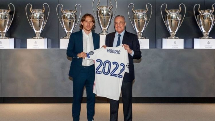 Luka Modric imzayı attı