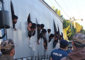 Bakan Soylu duyurdu: Kaçak göçmenlere karşı yeni adımlar