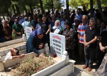 Şenyaşar katliamının dördüncü yılı: Suruç esnafı kepenk açmadı, mezarlıkta ilk kez anma yapıldı