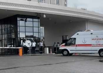 Sağlık Bakanlığı önünde eylem: Ambulans şoförü ikna edildi