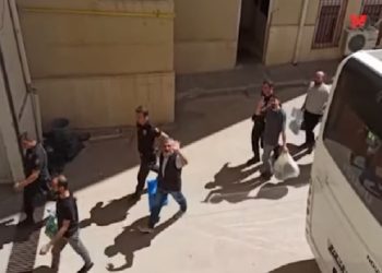Diyarbakır’da 8 gündür gözaltında tutulan gazeteciler adliyeye sevk edildi
