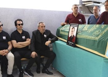 Yavuz Bingöl, annesinin cenaze töreninde İBB’ye tepki gösterdi