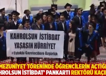 Mezuniyet töreninde öğrencilerin açtığı ‘Kahrolsun istibdat’ pankartı rektörü kaçırdı!