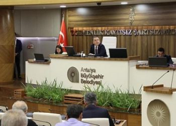 Antalya Büyükşehir Belediyesi, yandaş vakıflara verilen yurtları geri aldı