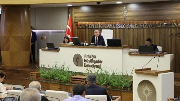 Antalya Büyükşehir Belediyesi, yandaş vakıflara verilen yurtları geri aldı