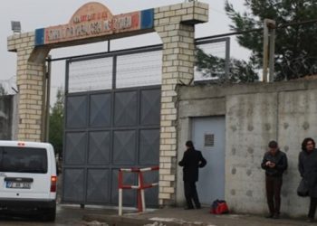 Tutuklu kadınlara çıplak arama ve ‘yalın ayak’ dayatması