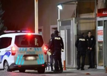 Gözaltına alınan Suriyeli sığınmacı karakolda polislere ateş etti: 3 polis yaralandı