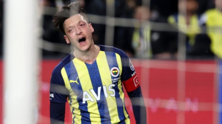 Mesut Özil sessizliğini bozdu: Bırakmayacağım