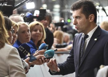 Bulgaristan’da 6 aylık koalisyon hükümeti düştü