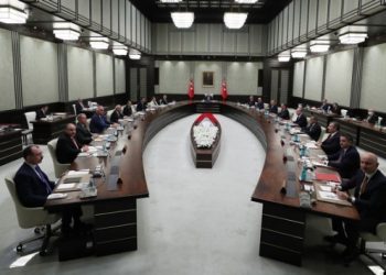 Kabine toplanıyor: Asgari ücret ve bayram tatili konuşulacak
