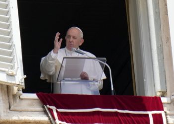 Papa: Oğullarınızın gömleklerini ütülemeyin, evlensinler